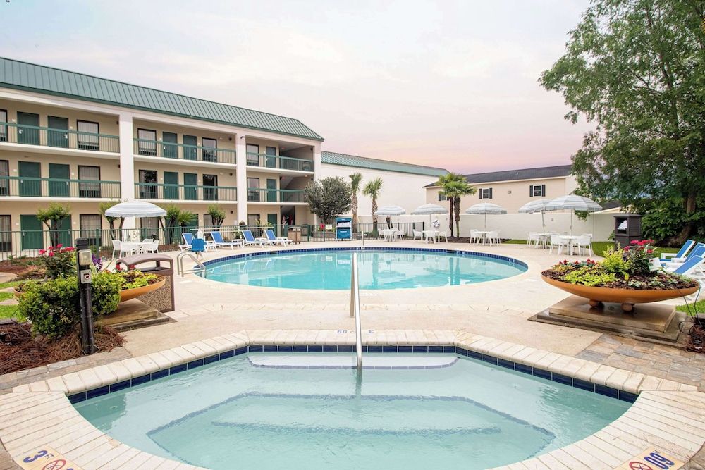 Econo Lodge Inn & Suites Foley - North Gulf Shores 2 estrellas en Foley