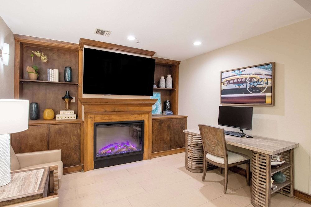 Econo Lodge Inn & Suites Foley - North Gulf Shores 3