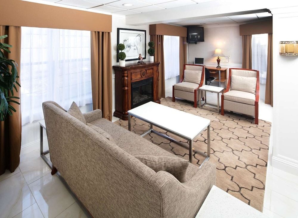 Red Lion Inn & Suites Auburn 3