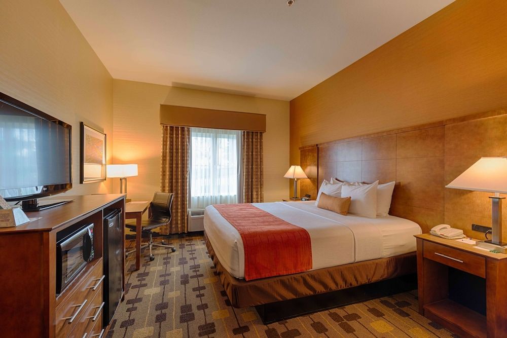 Best Western Plus Delta Inn & Suites 3 estrellas en Oakley