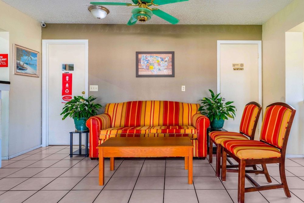 Econo Lodge Crystal River 3