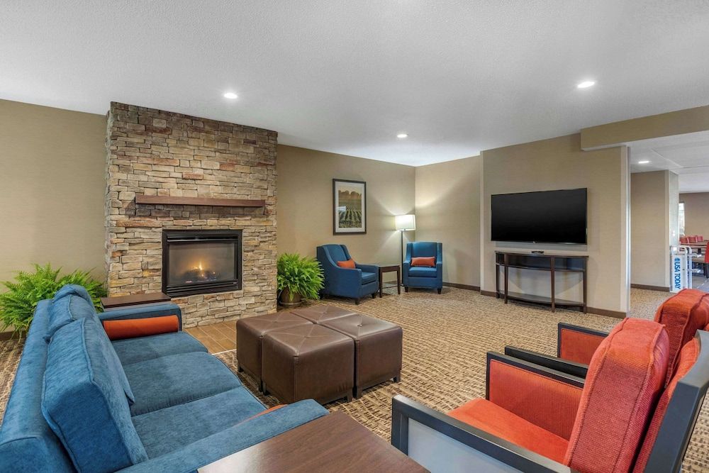 Comfort Suites Cedar Falls Industrial Park 3