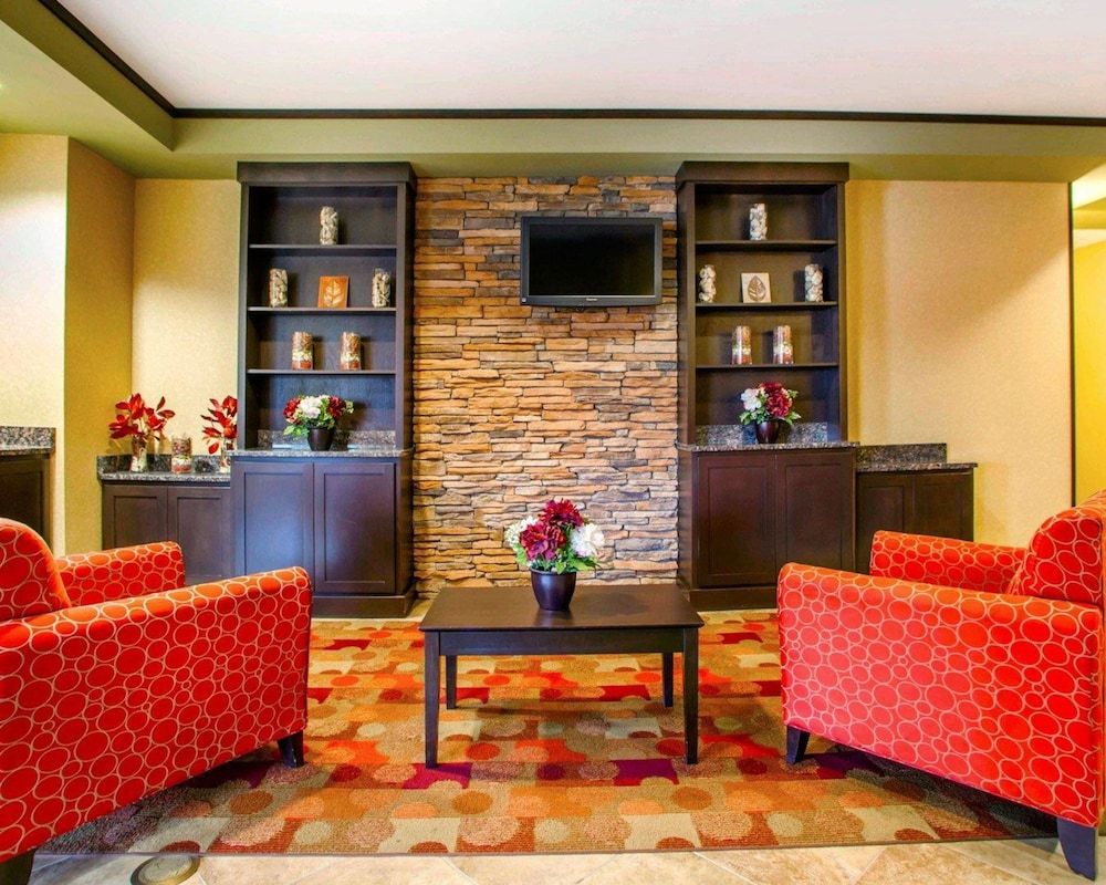 Suburban Studios Cedar Falls 3
