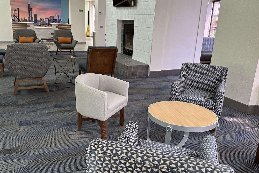 La Quinta Inn & Suites by Wyndham South Holland 3