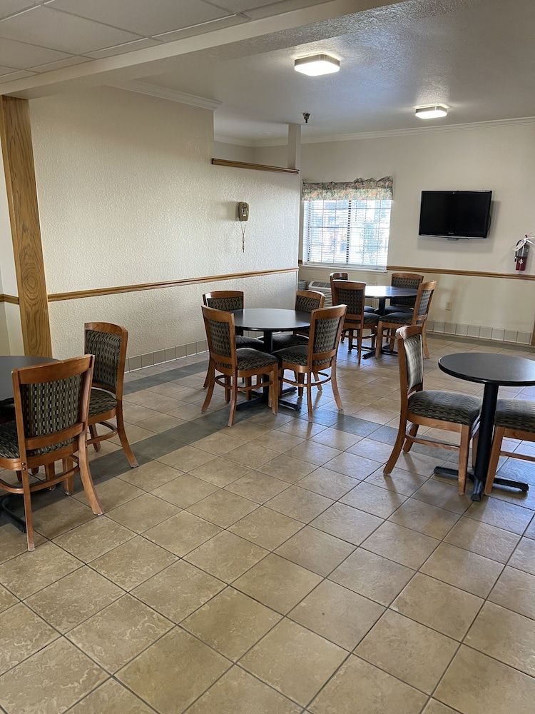 Express Inn & Suites 3