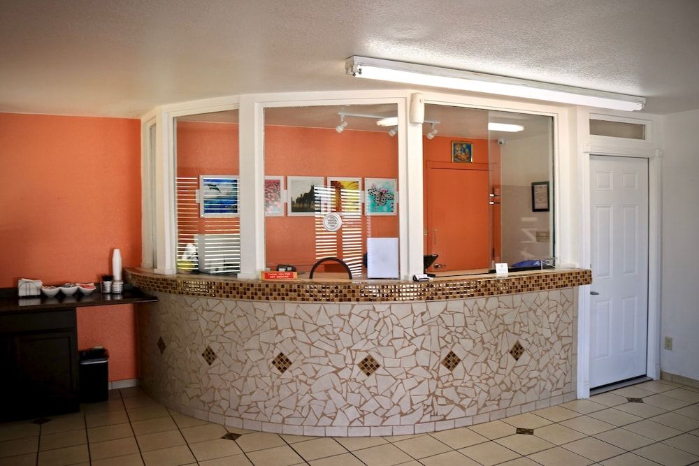 Heritage Inn & Suites 2