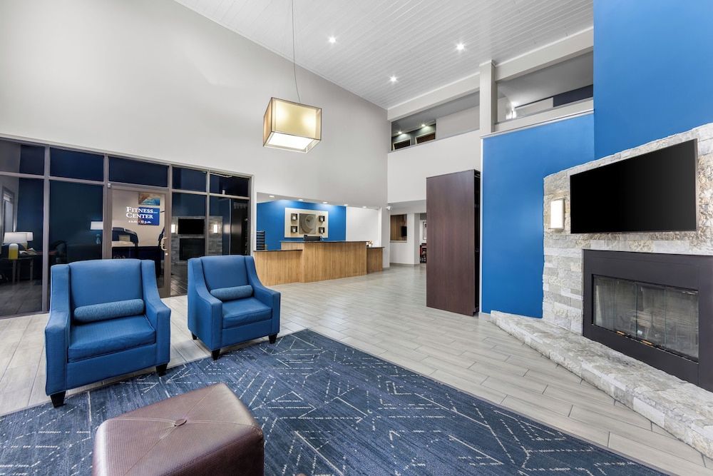 Comfort Suites London South 3