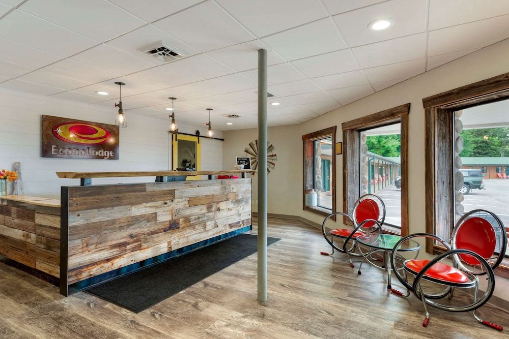 Econo Lodge Lakeview 3
