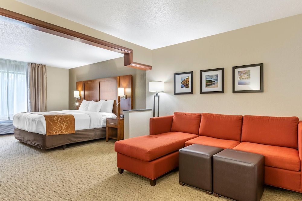 Comfort Suites Grand Rapids North 3 estrellas en Comstock Park