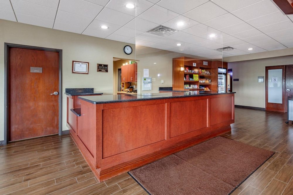 Comfort Suites Escanaba West 3