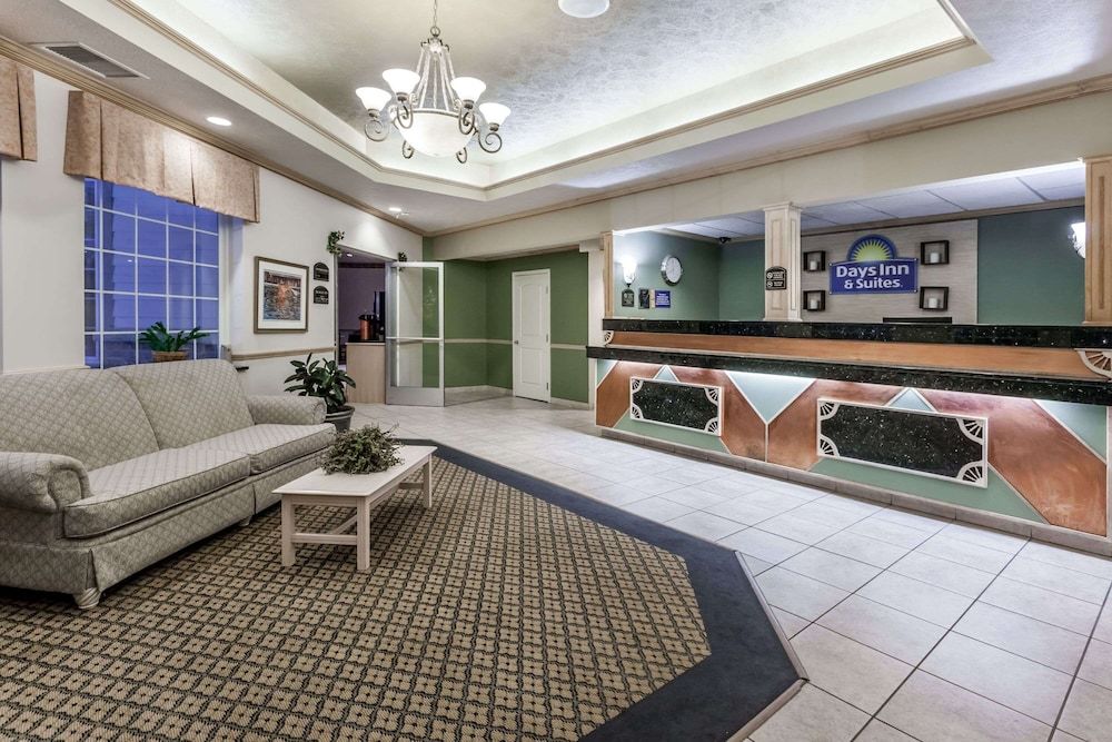 Days Inn by Wyndham Pentwater 2