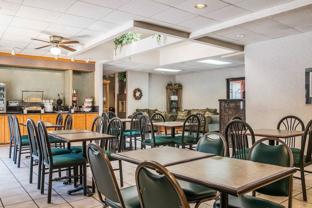 AmericInn by Wyndham Holland MI 3