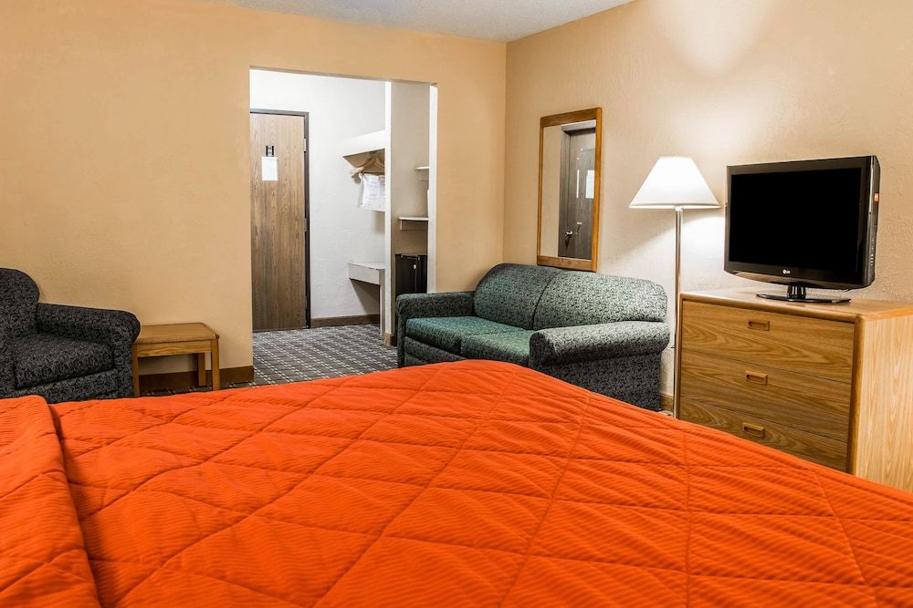 AmericInn by Wyndham Holland MI 2 estrellas en Holland