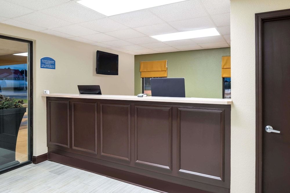 Super 8 by Wyndham Charleston/Sikeston East MO 2