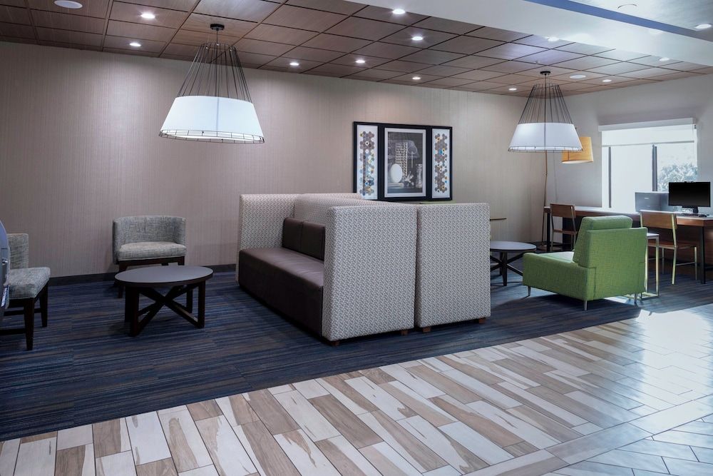 Holiday Inn Express & Suites Roanoke Rapids SE by IHG 2