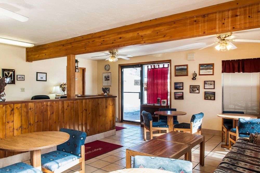 Econo Lodge Eagle Nest 3