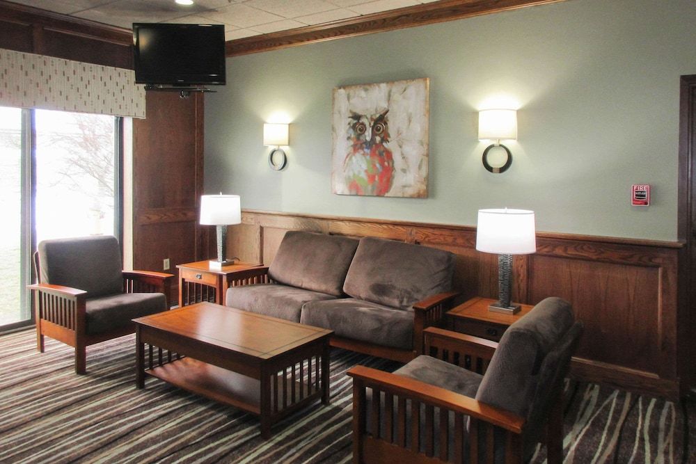 Clarion Inn & Suites Cortland - University Area 2