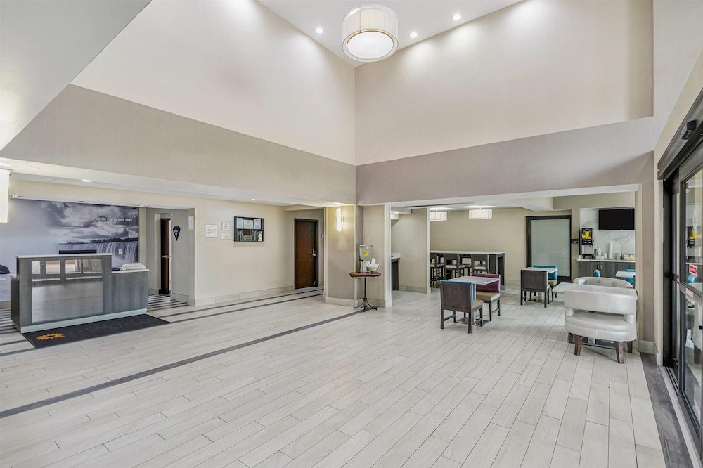 La Quinta Inn & Suites by Wyndham Batavia 3