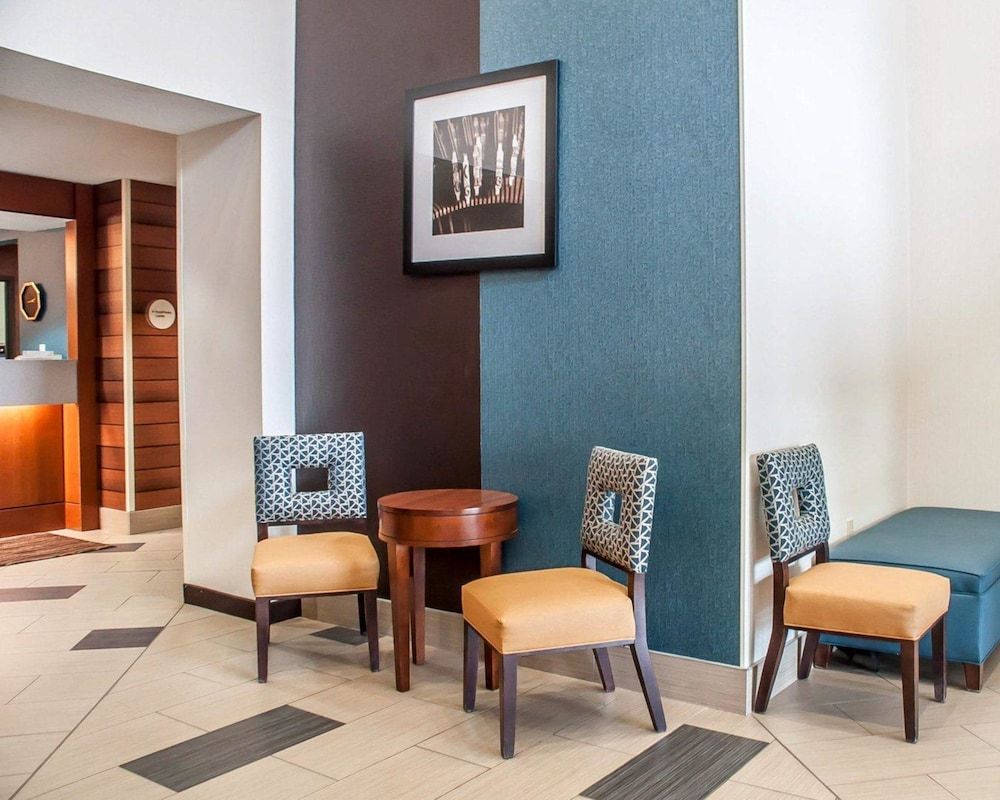 Comfort Inn & Suites Hamburg - Buffalo South 3