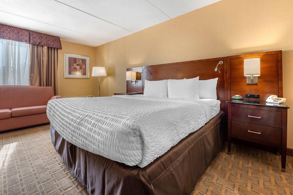 Clarion Hotel Conference Center on Lake Erie 2 estrellas en Dunkirk