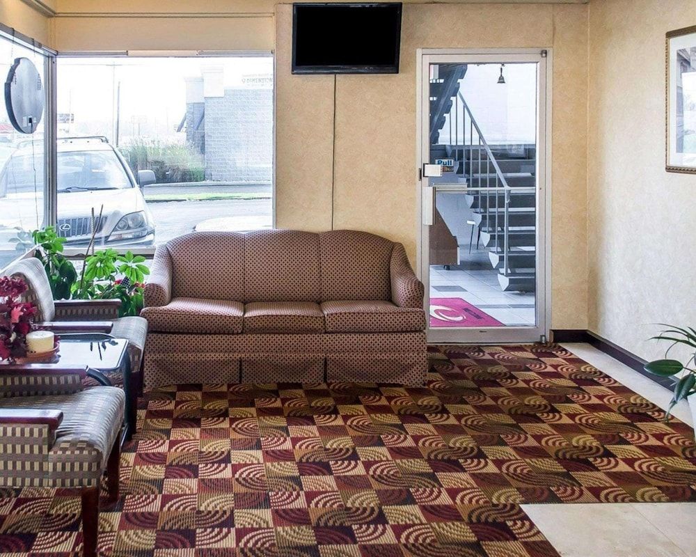 Economy Inn & Suites 3