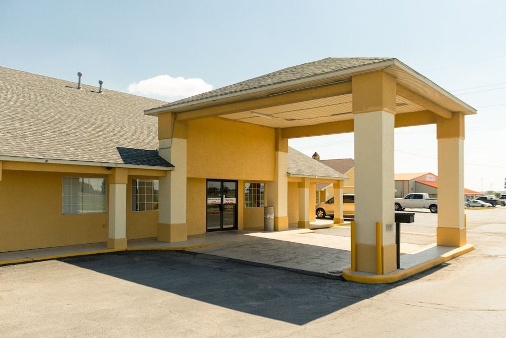 Econo Lodge Pryor 2