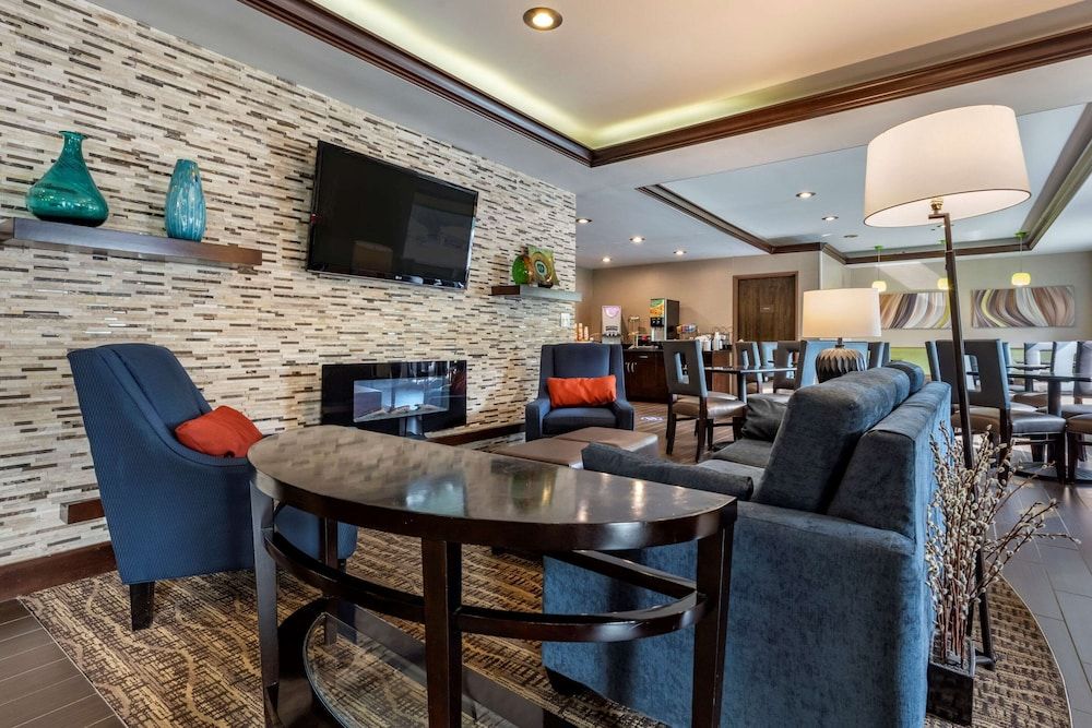 Comfort Inn & Suites Butler 3