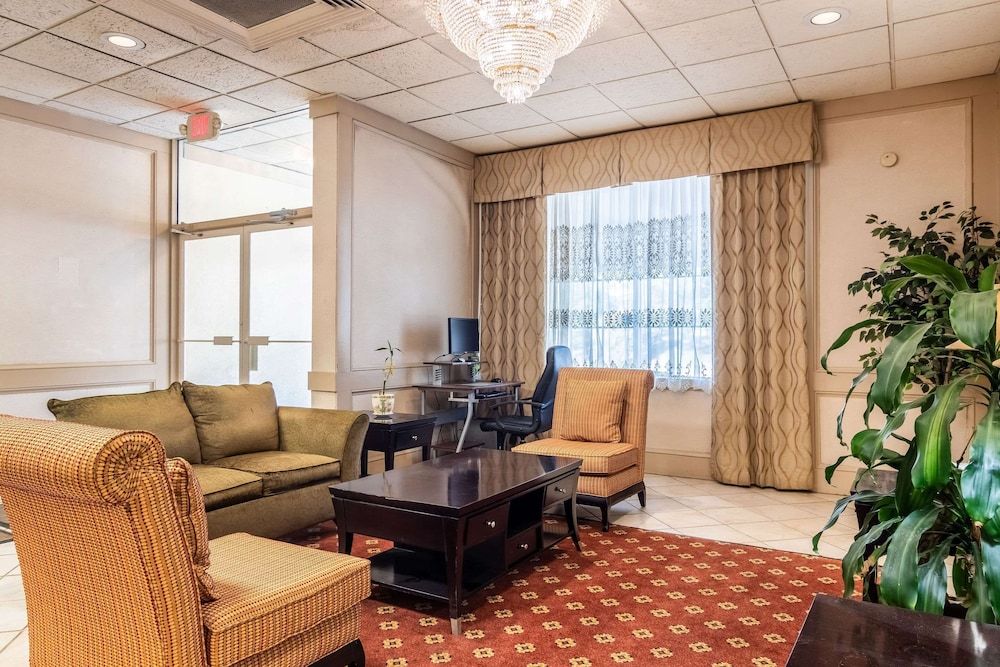 Quality Inn & Suites Indiana South 3
