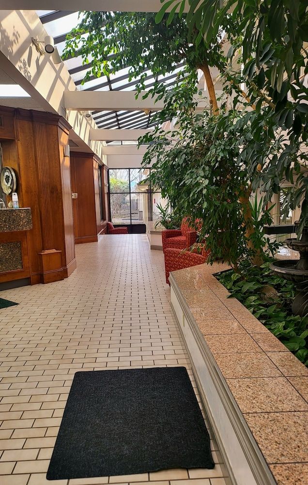 Greeneville Inn and Suites 2