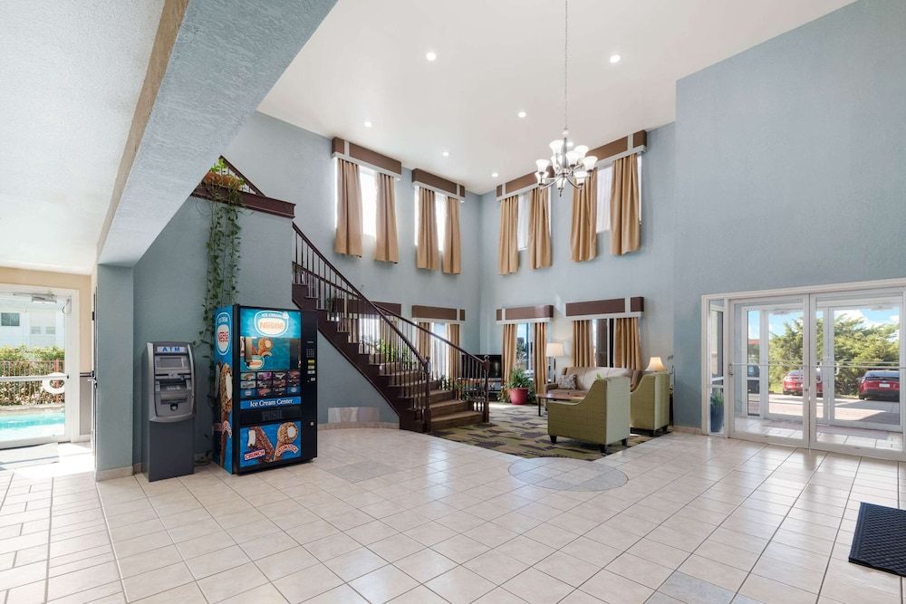 Quality Inn & Suites Terrell 3