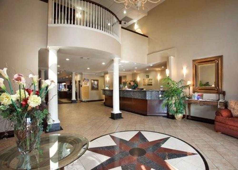 Quality Inn & Suites, Near University 2