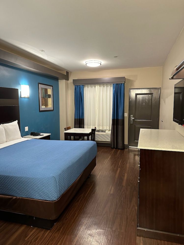 Crystal Palace Inn 3