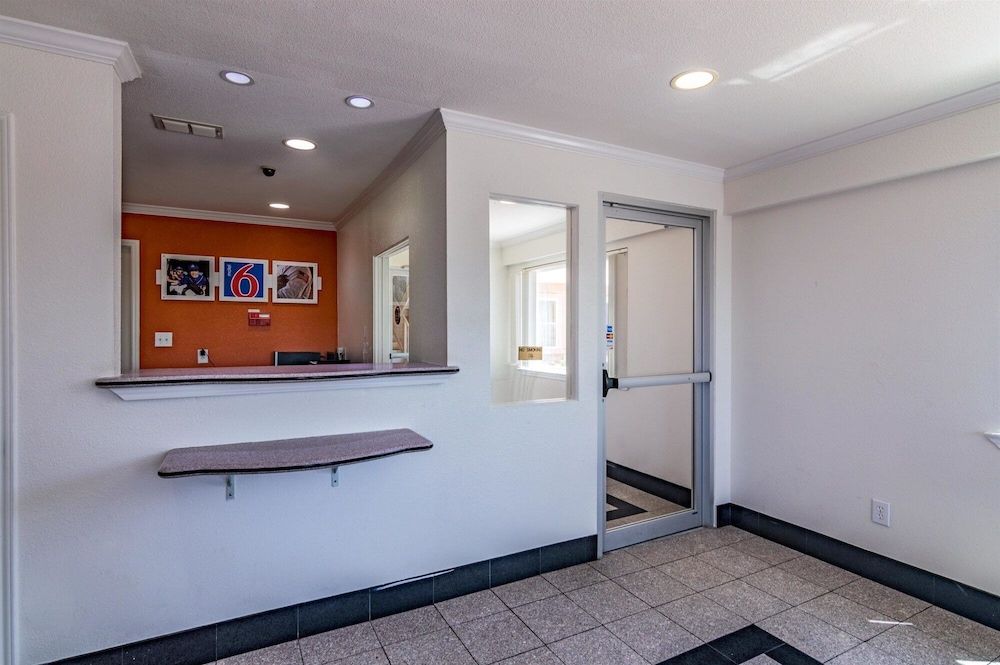 Motel 6 Azle, TX 3