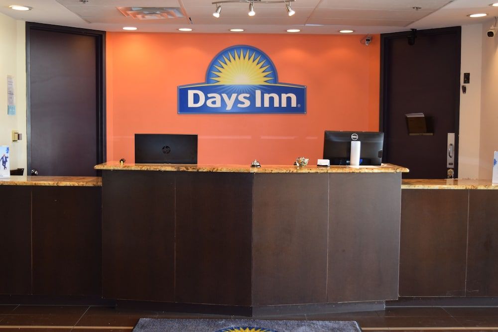 Days Inn by Wyndham Sherman 2