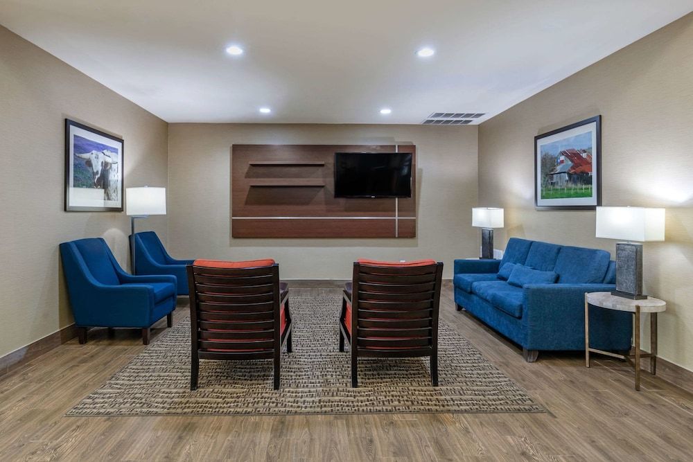 Comfort Suites Ennis 3