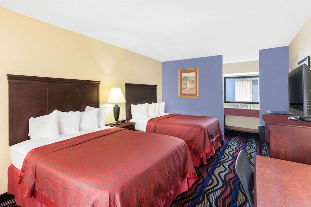 Days Inn by Wyndham Uvalde 3