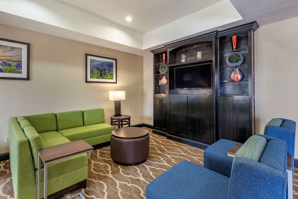 Comfort Inn & Suites Paris 2