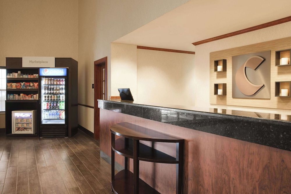 Comfort Suites Milwaukee Airport 3
