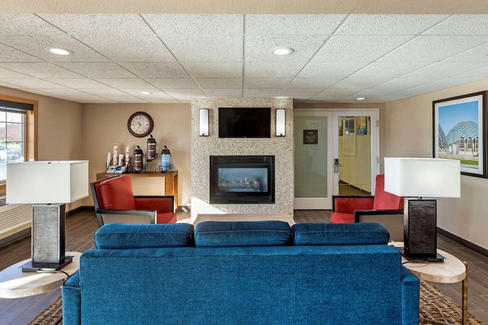 Comfort Inn & Suites Jackson - West Bend 3