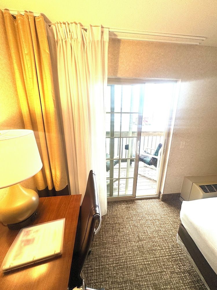 Comfort Inn & Suites Madison North 3