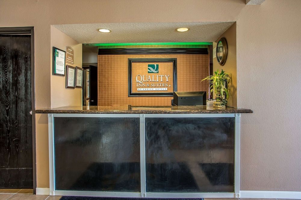 Quality Inn & Suites West Bend 3
