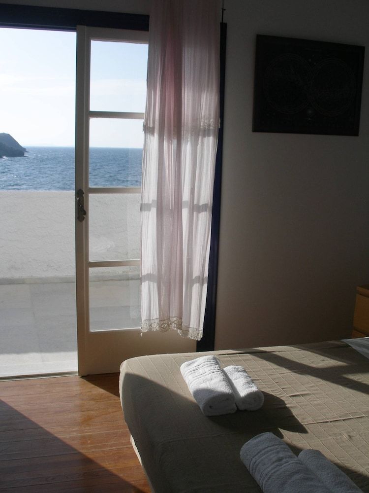 Beach Villa Akrotiri 2