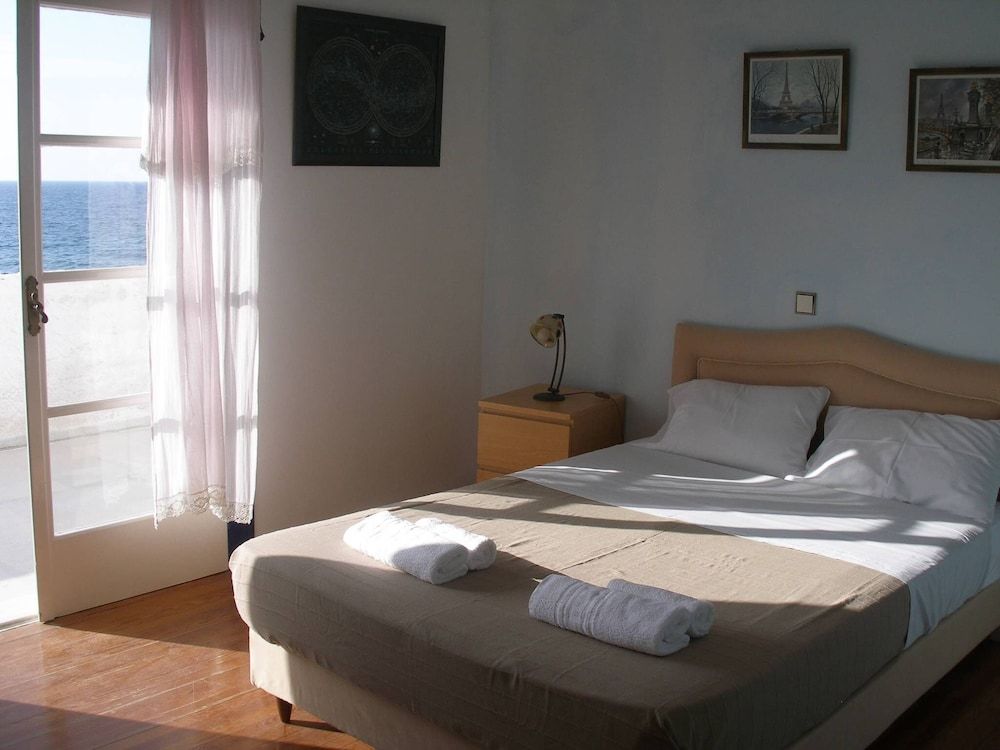 Beach Villa Akrotiri 3
