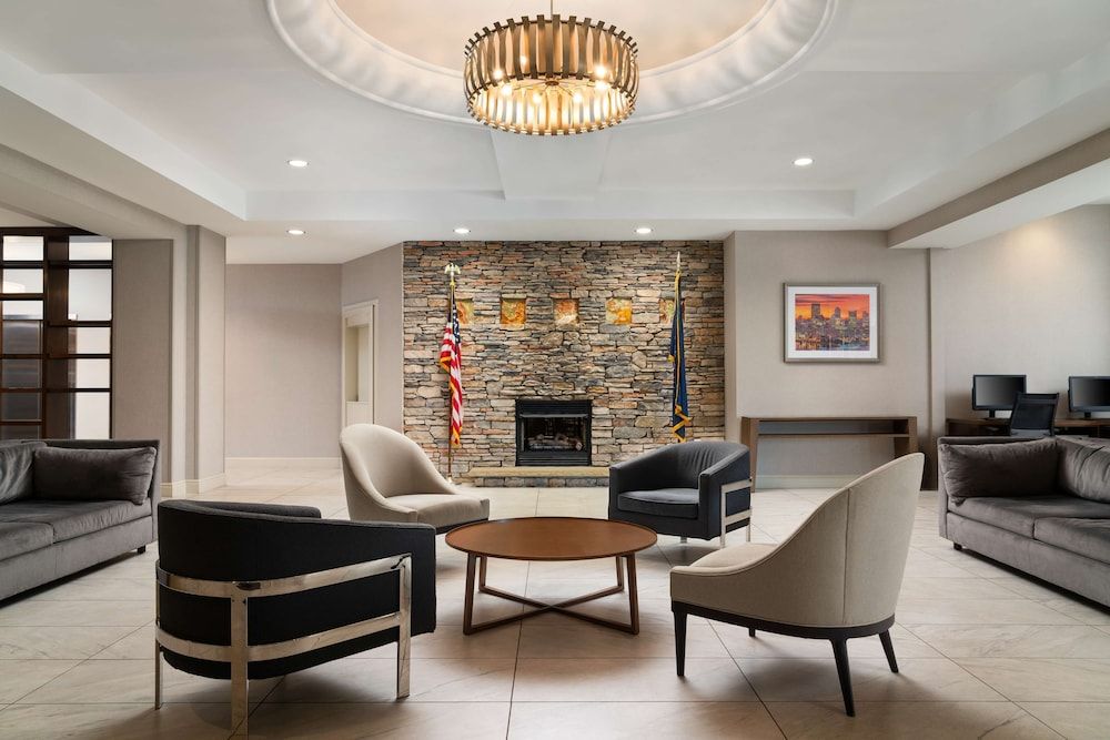 DoubleTree by Hilton Pittsburgh Airport 2