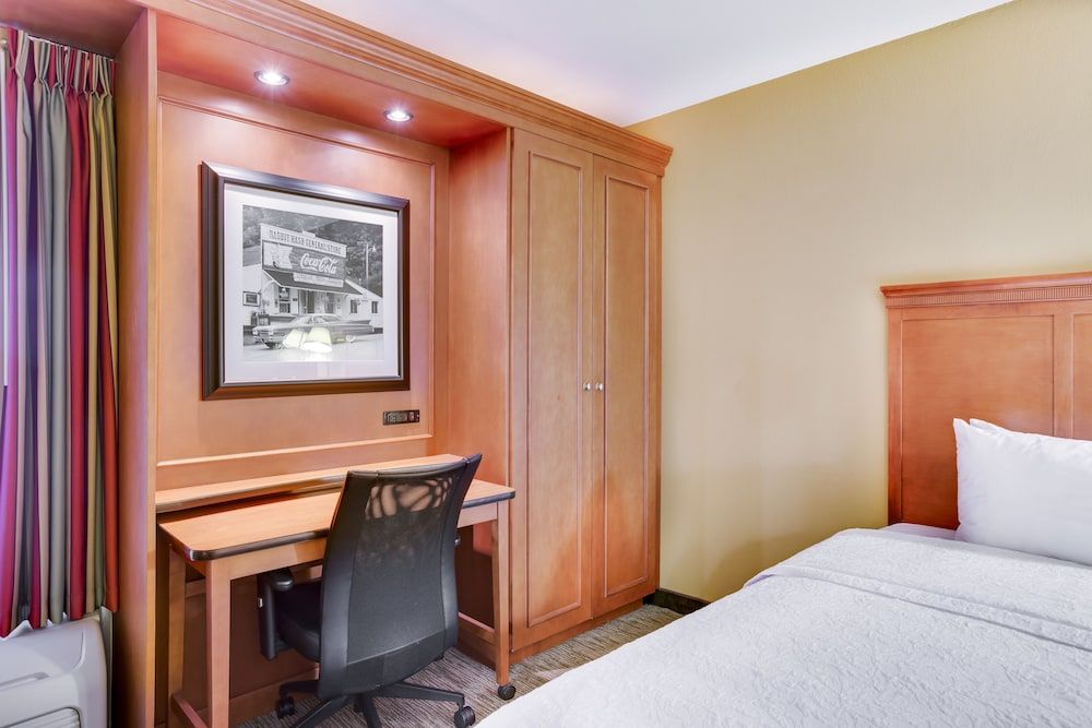 Pittsburgh Airport Inn and Suites 2