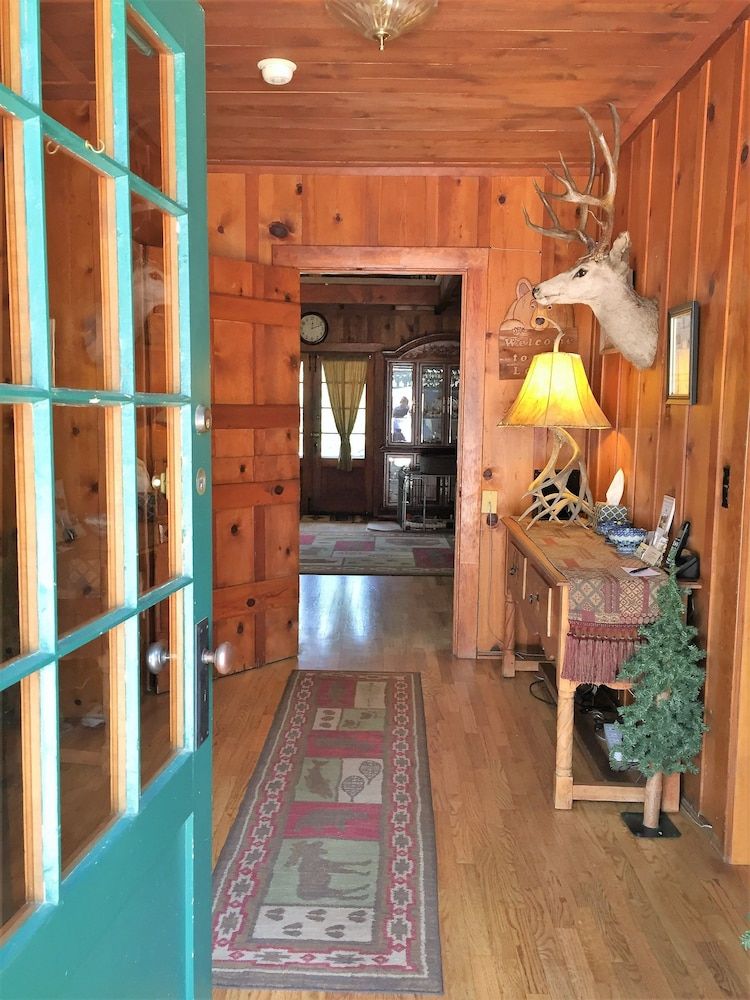 Rocky Mountain Lodge 2