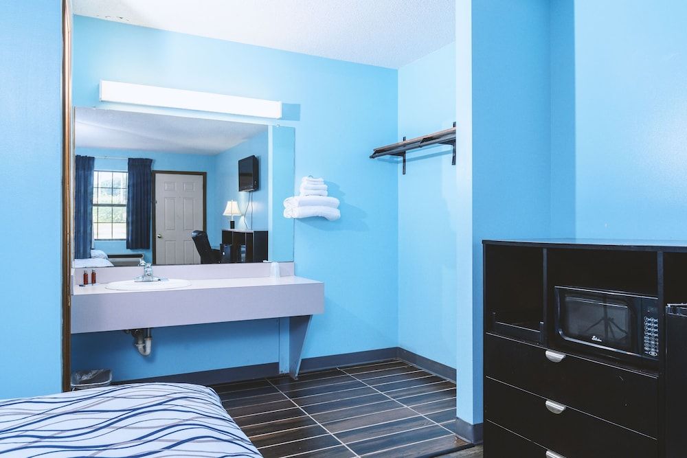 Blue Way Inn & Suites Wellington 3