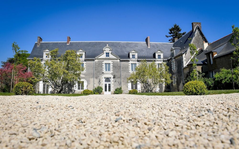 Château de la Grand'Cour -1 estrellas en Grandchamp-des-Fontaines