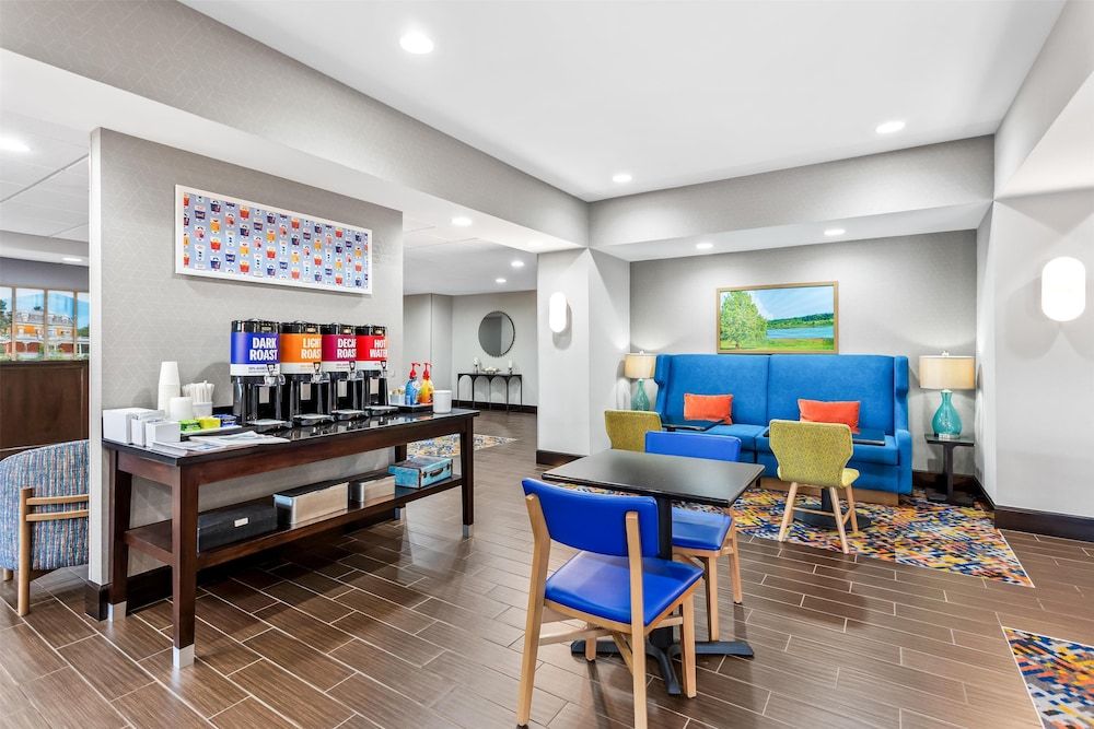 Hampton Inn DeKalb, IL 2