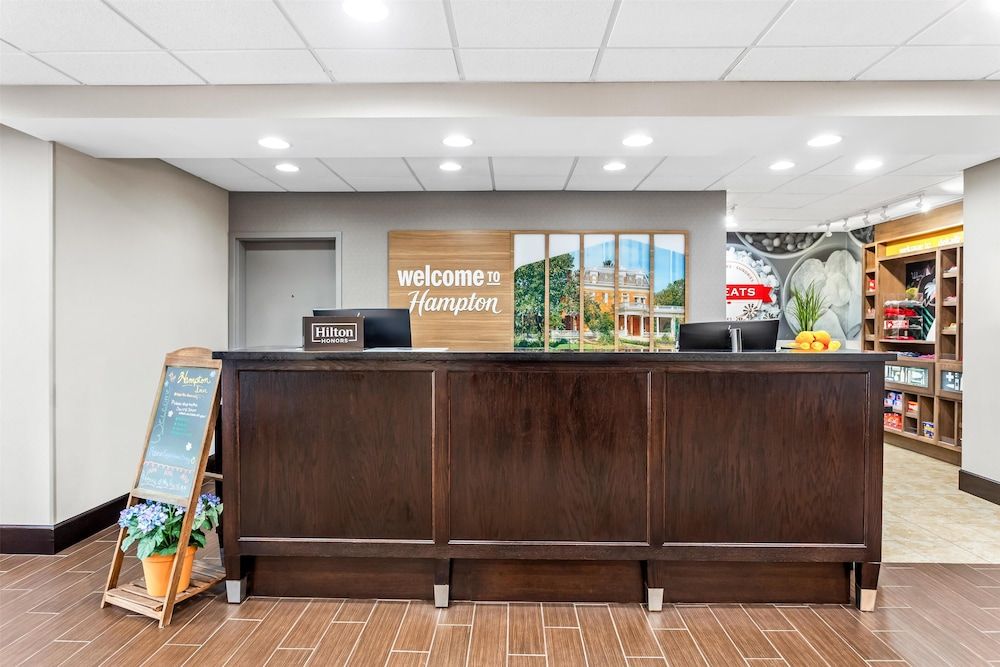 Hampton Inn DeKalb, IL 3
